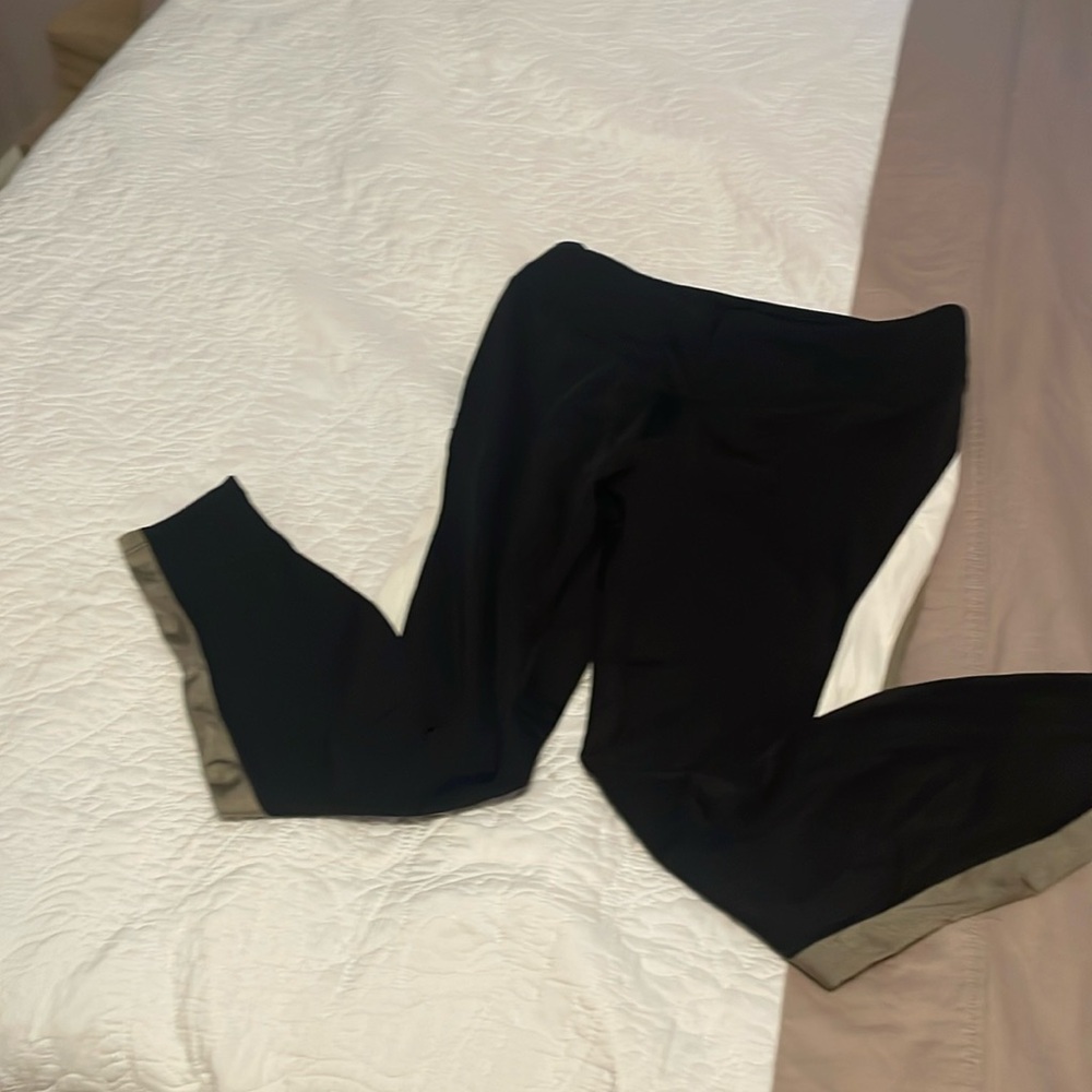 Super flattering leggings with racer strip on the sides
